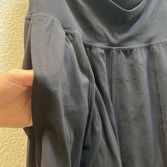 Athleta SALUTATION HIGH RISE JOGGER in black sz small little hair - Picture 4 of 7